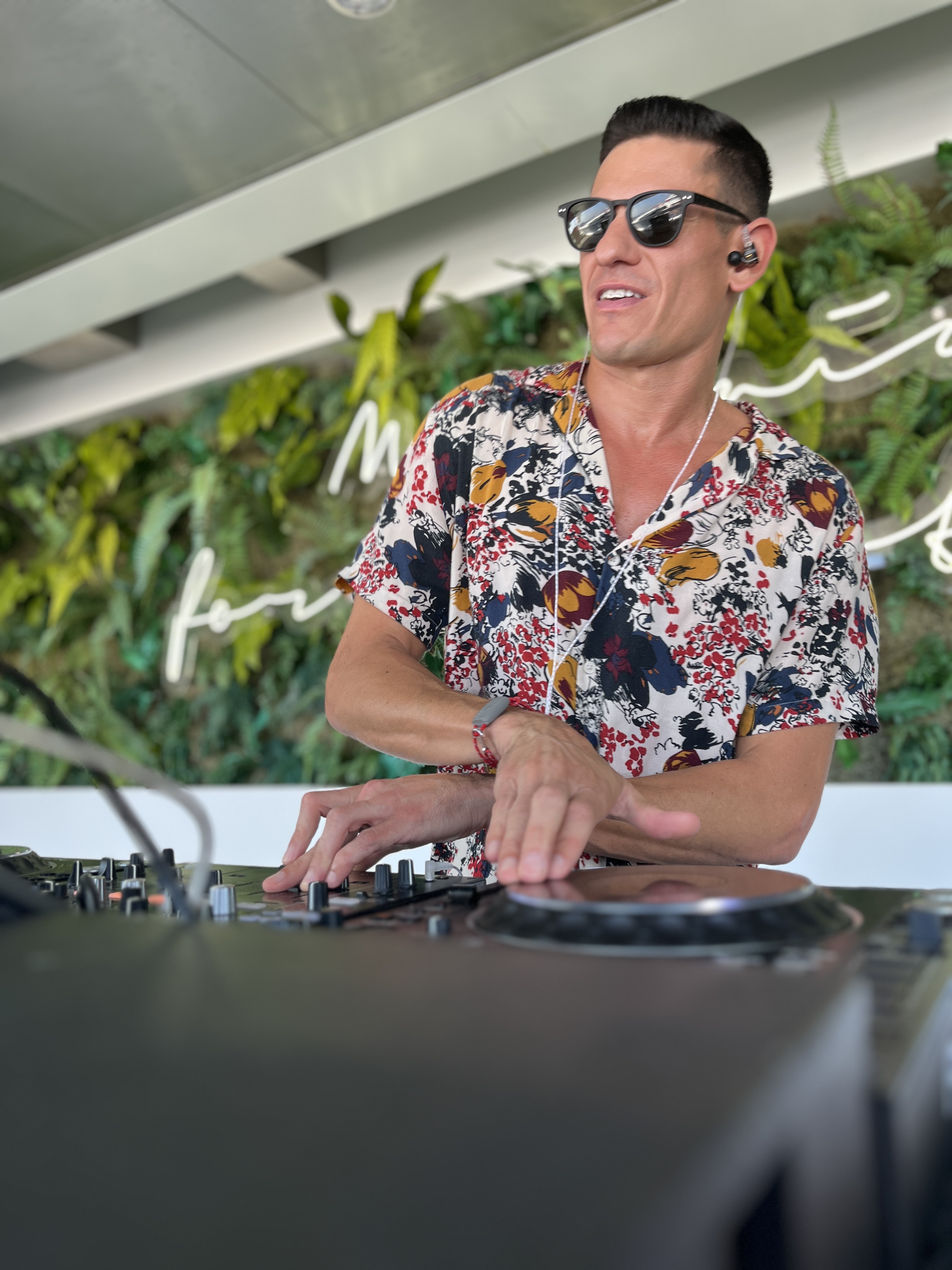 DJ Robert Michael gallery photo 8